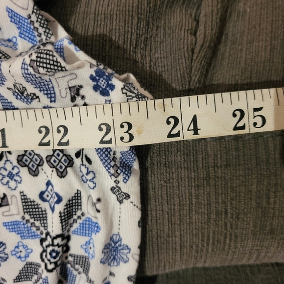 Blue and White Floral Women's Top - Picture 7 of 7